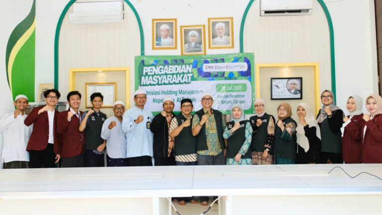 Pesantren economy development group photo of Al-Bahjah pesantren and Telkom University team