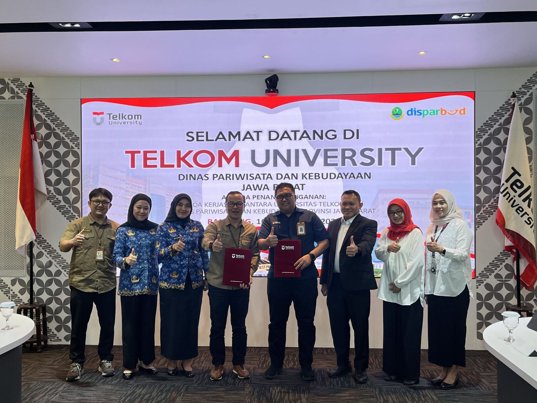 Telkom University and the West Java Tourism and Culture Office sign a collaboration agreement with CoE STH to strengthen tourism development in West Java.